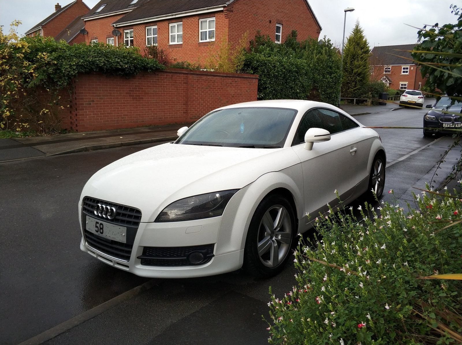 Audi TT 2.0 TFSI 2009, white - Heated seats, bluetooth stereo