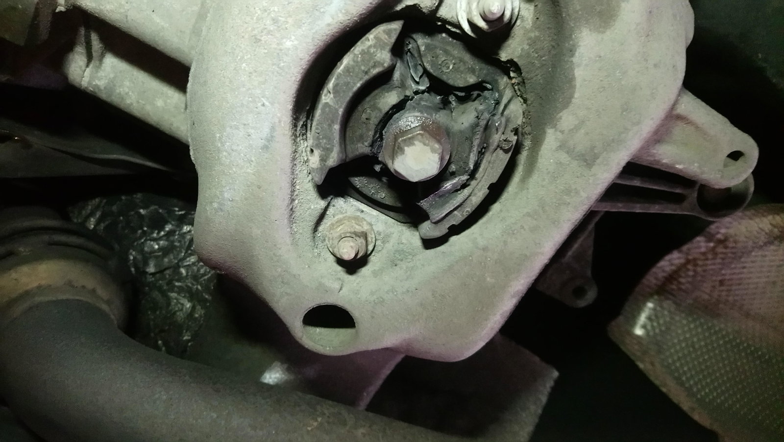 A4 6 speed gearbox mount