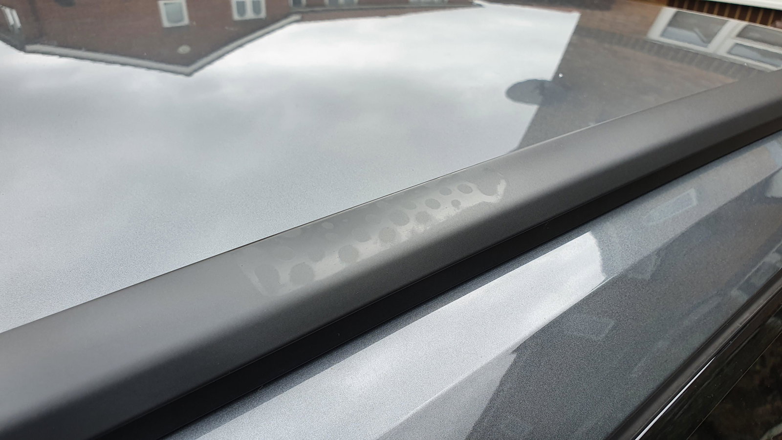 Audi OEM Roof bars damage on Black Edition