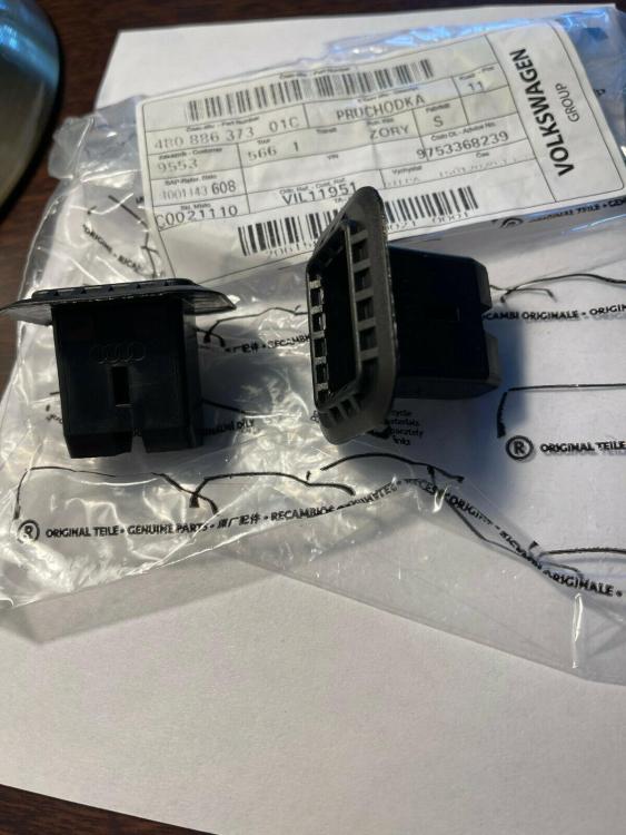 resr seat clips.jpeg