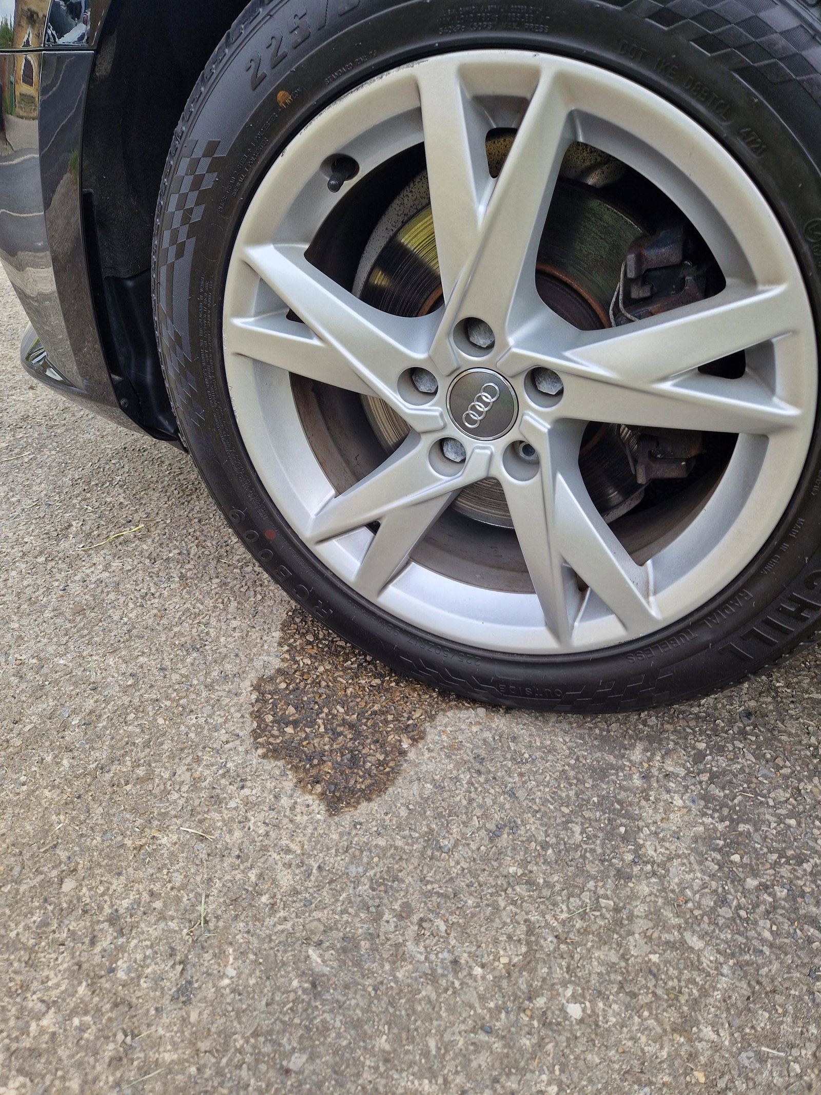 A4 Avant Front left leak