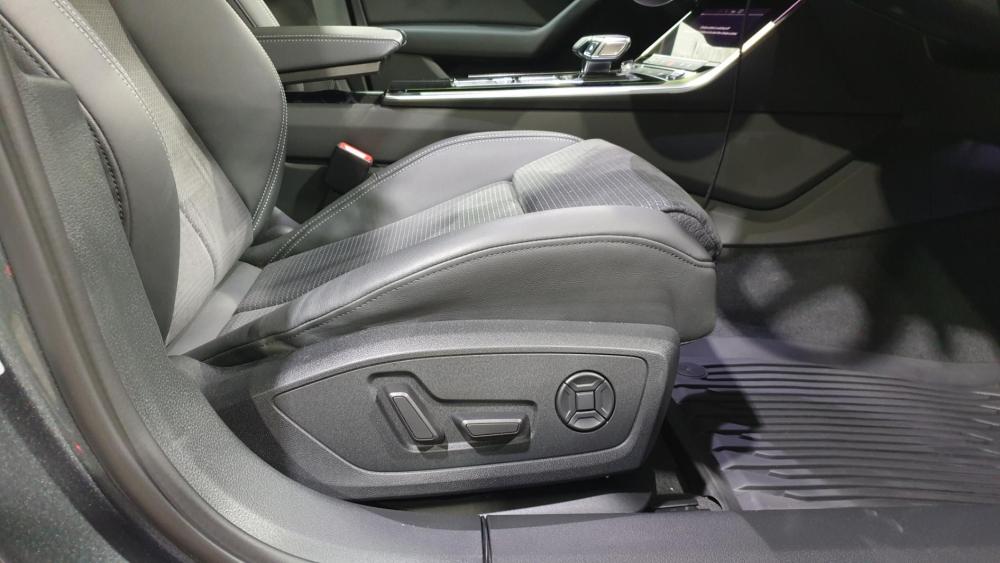a6_c8_seat_1.thumb.jpg.8ec127fc4fdfadfe5fce8339cd8ad8ae.jpg