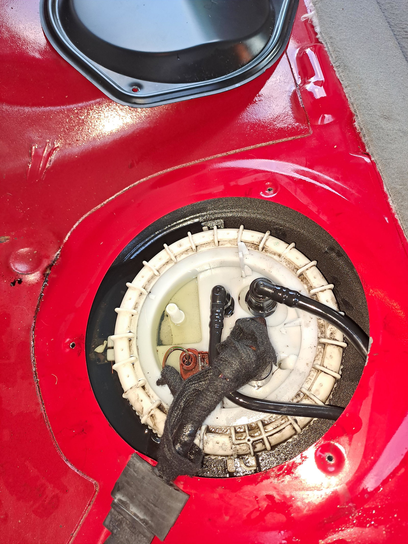 Fuel sender unit leak when car is full